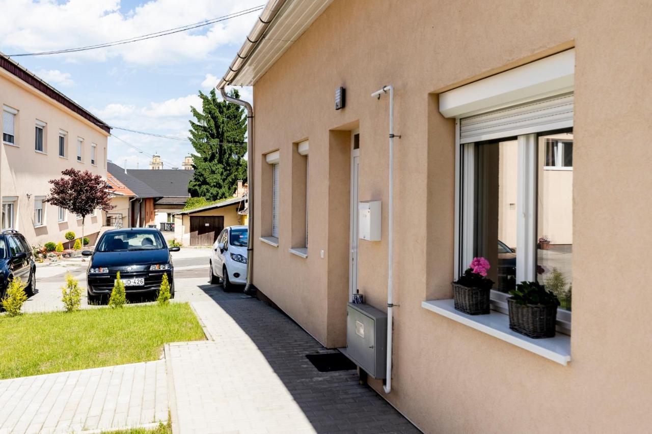 Zsenduelo Apartman Eger Exterior photo