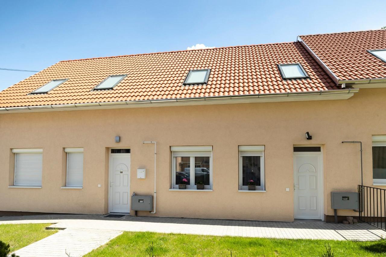Zsenduelo Apartman Eger Exterior photo